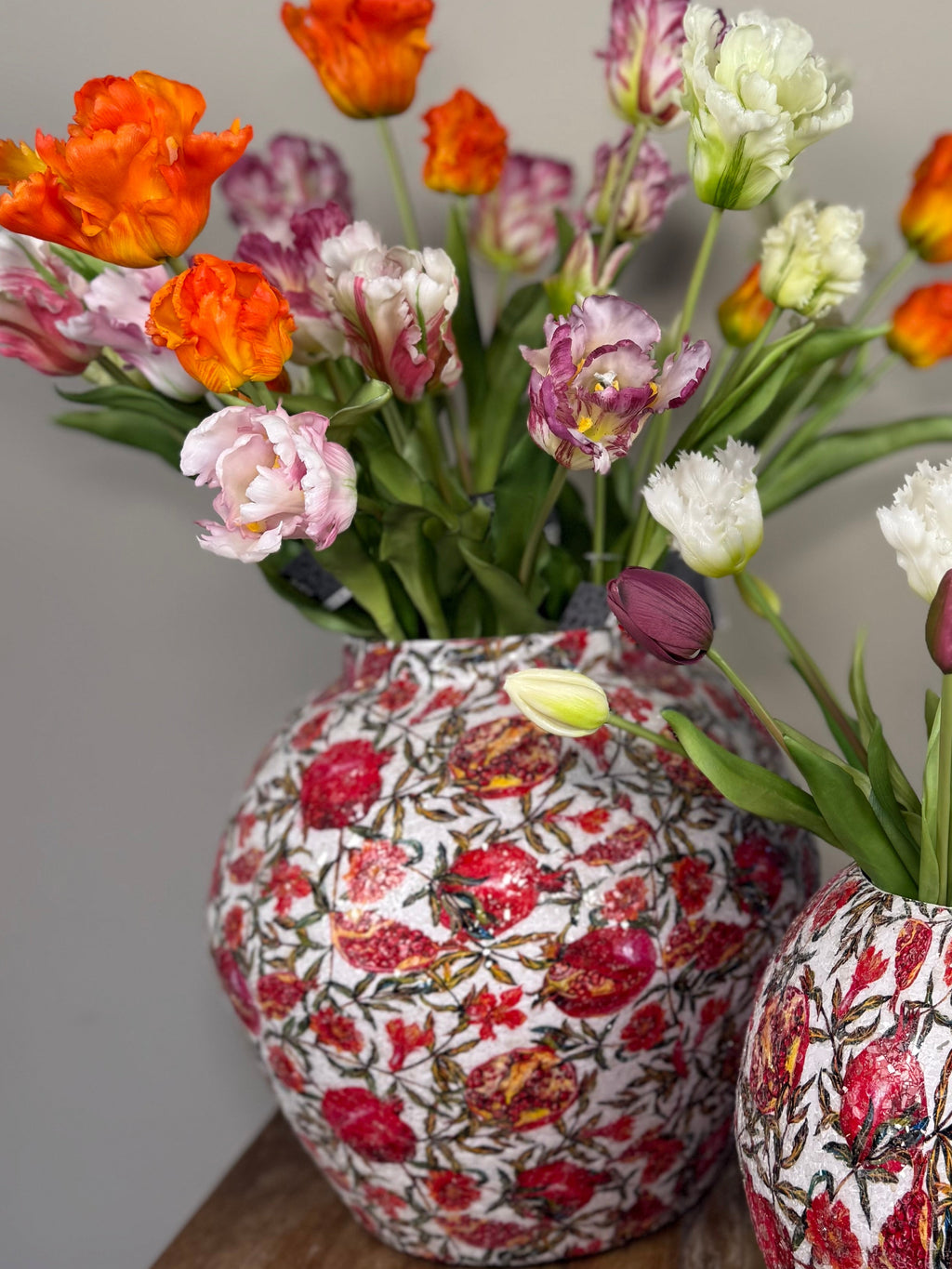 Colmore by Diga Vaas Pomegranate Print Mosaic Multi/Taupe – Metalen Vaas met Mosaic Glas Coating – 32 cm (35x35x32 cm)