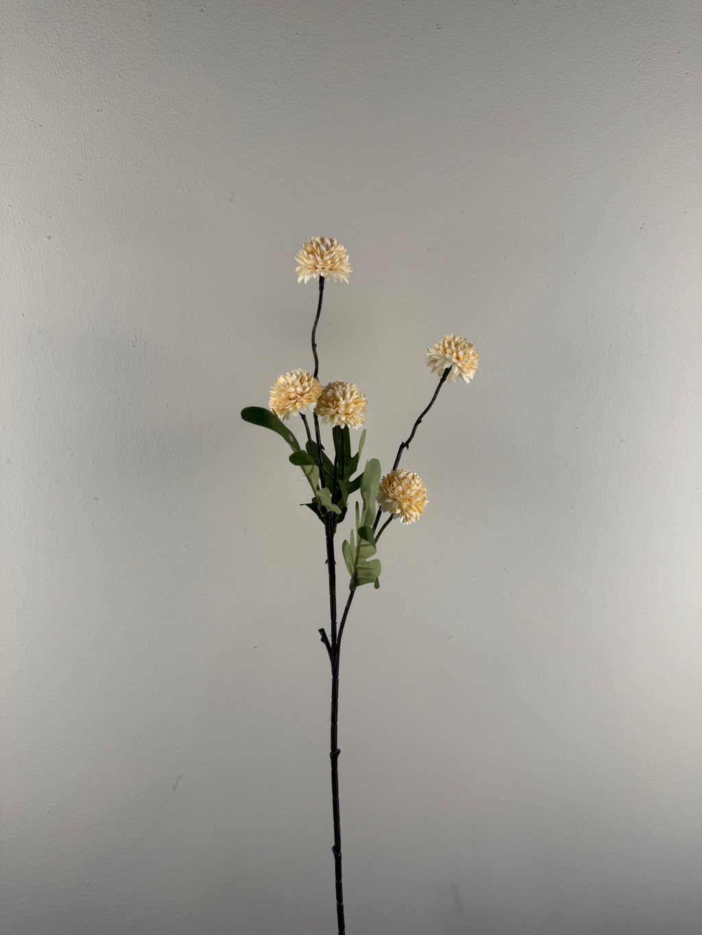 Kunstbloem Tak Pompom met Blad Cream – Zijdebloem 52 cm – Natuurlijke Bloemendecoratie
