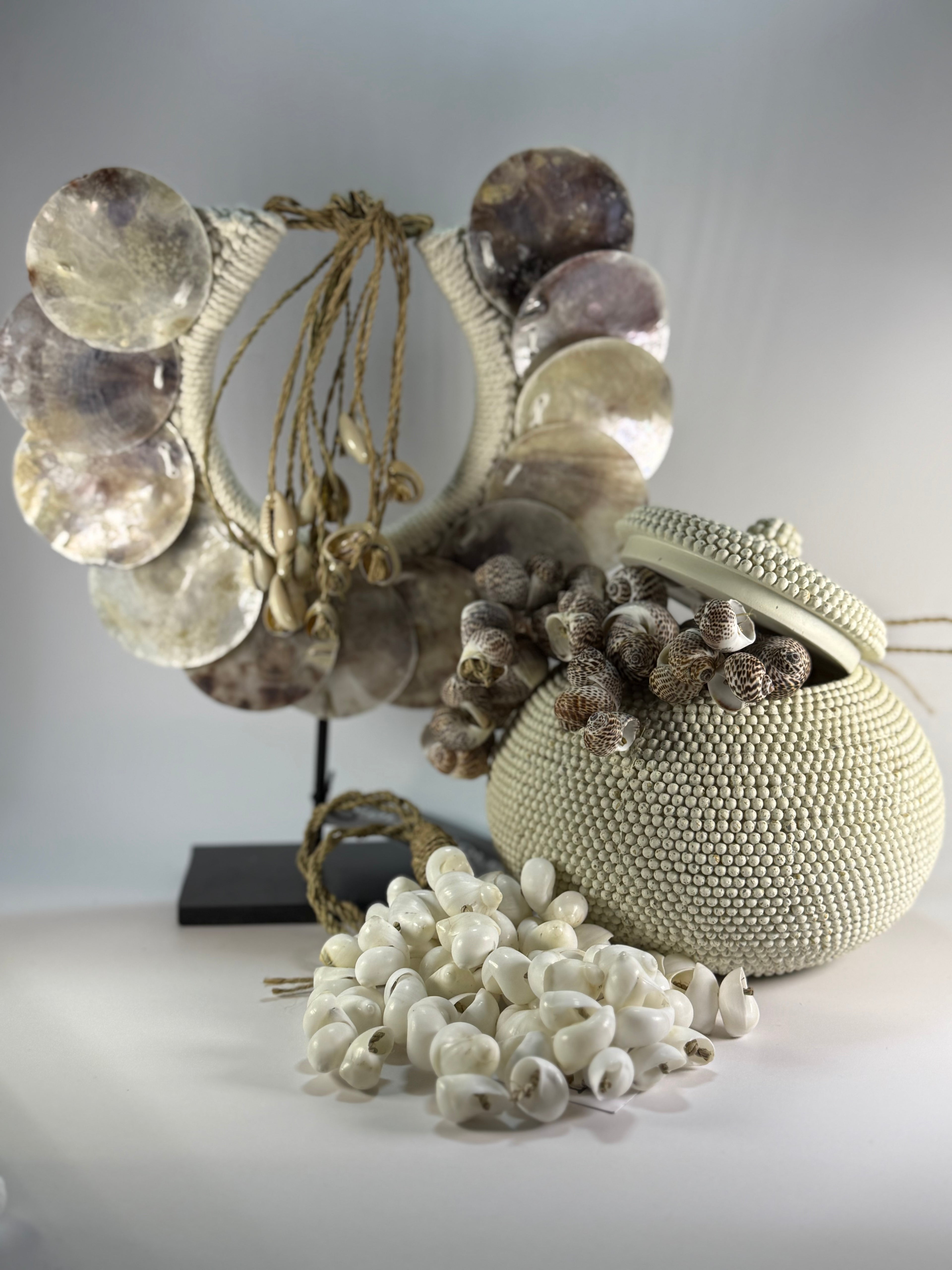 Pole to Pole Schelpen Ketting op standaard